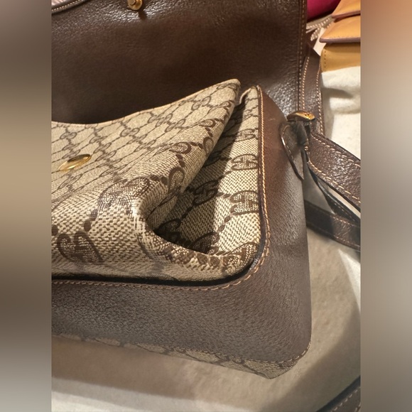 ❌❌SOLD ON FB❌❌Vintage Gucci Crossbody - Picture 5 of 17